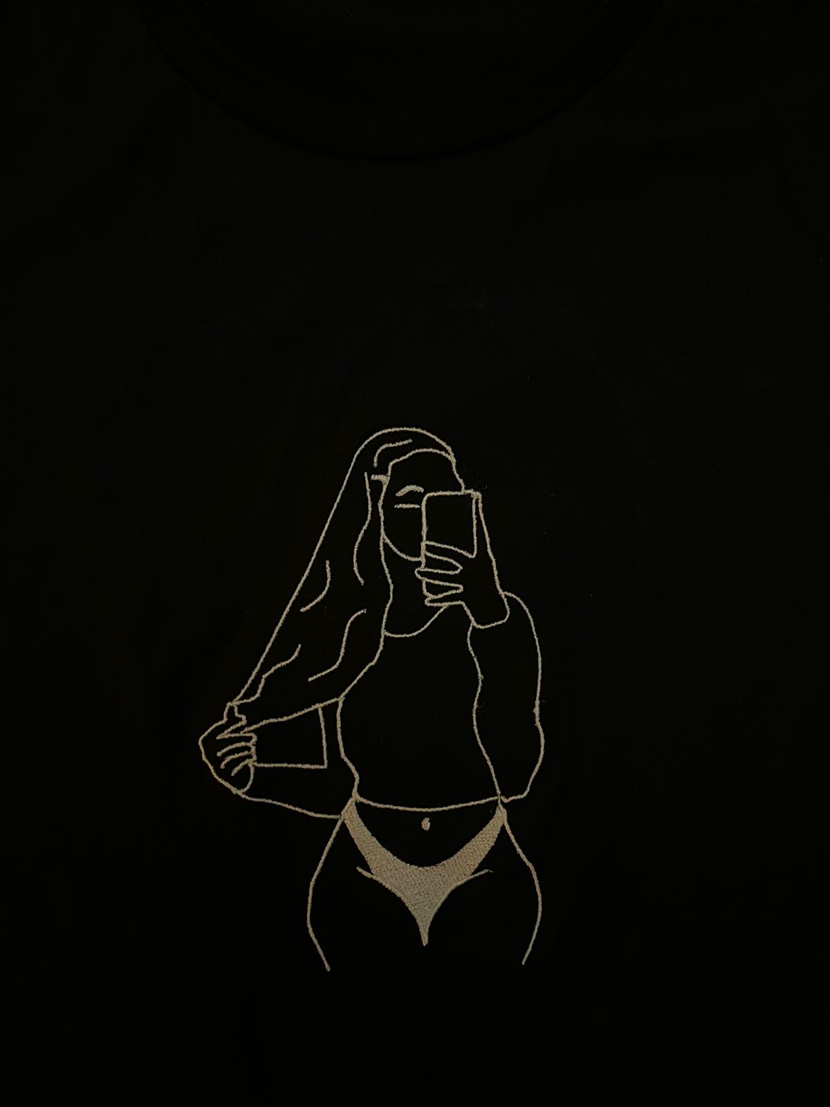 Bluza z outlinem ze zdjęcia