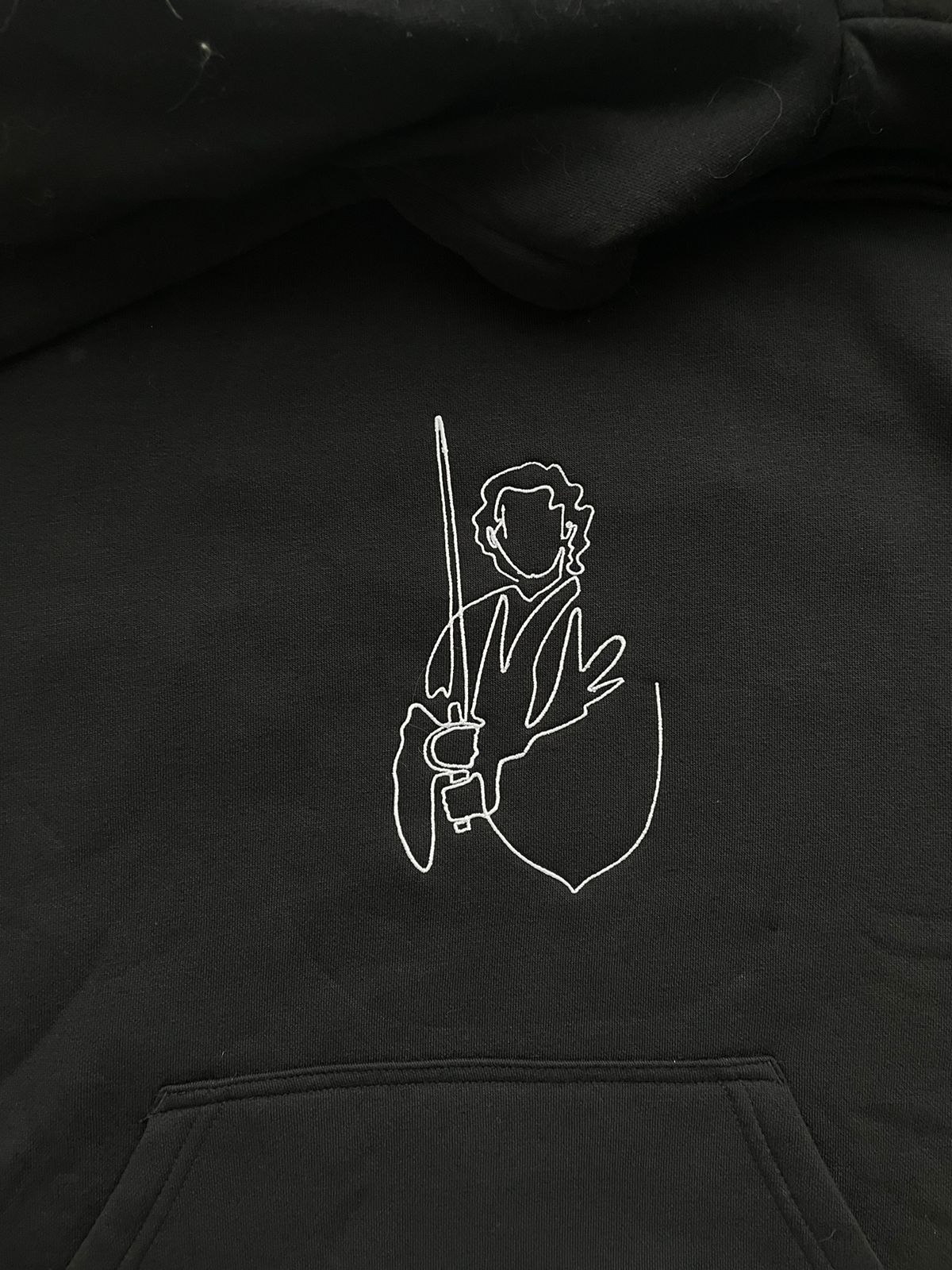 Bluza z outlinem ze zdjęcia