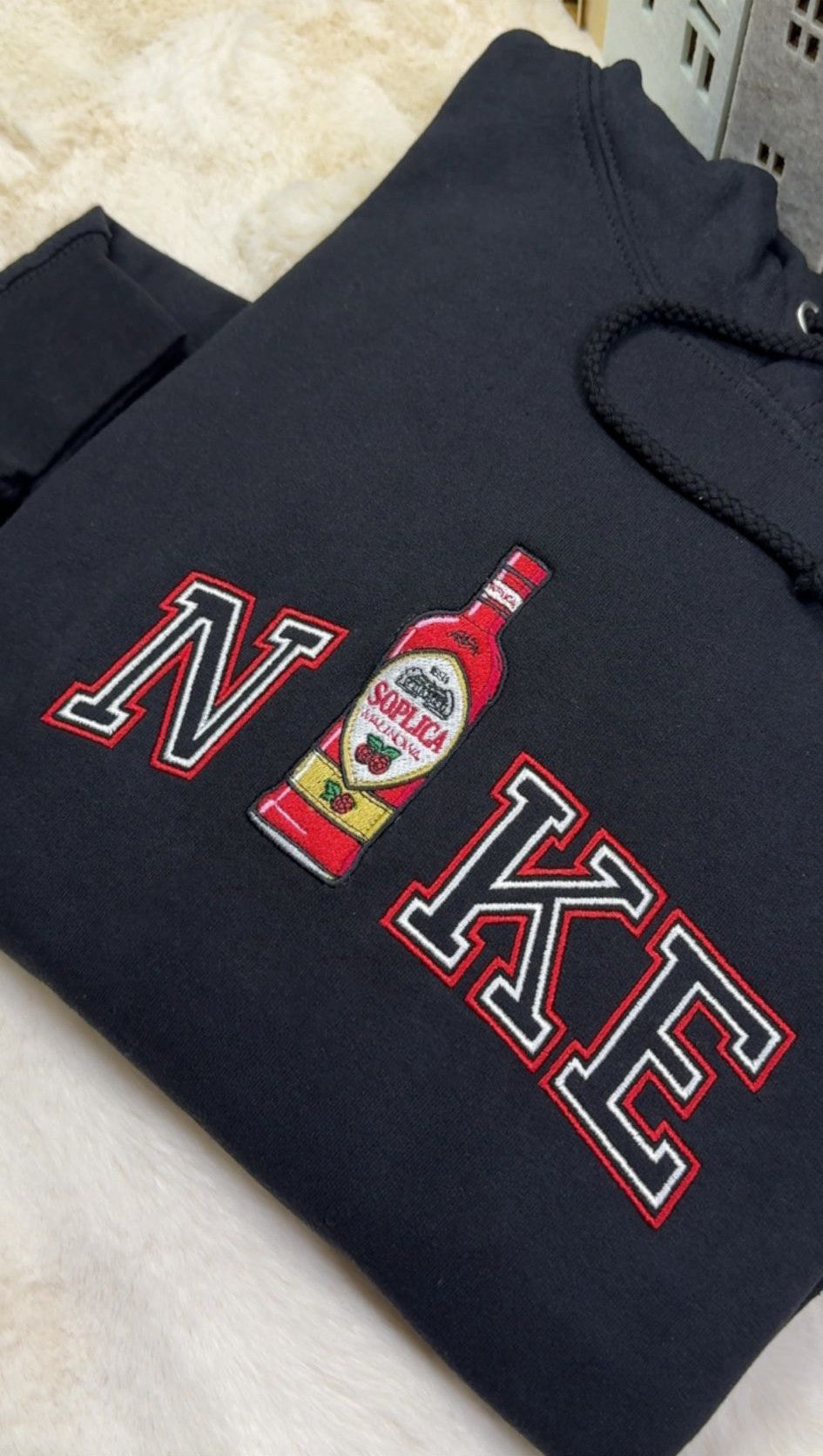 Bluza z haftem butelki / puszki